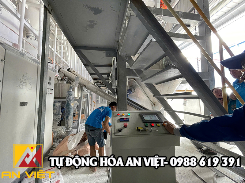 Lắp đặt hệ thống cấp nạp bao Jumbo và định lượng 3 thành phần tại Hưng Yên